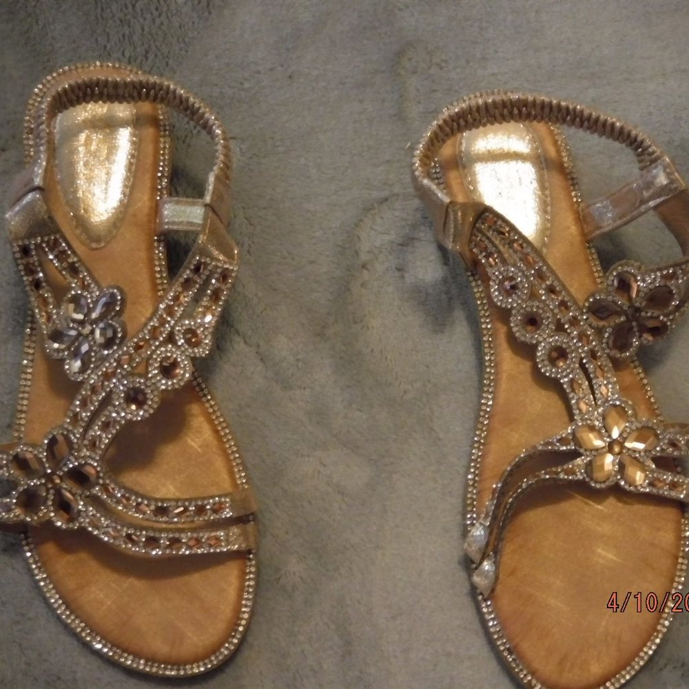 Gold designed flat sandals